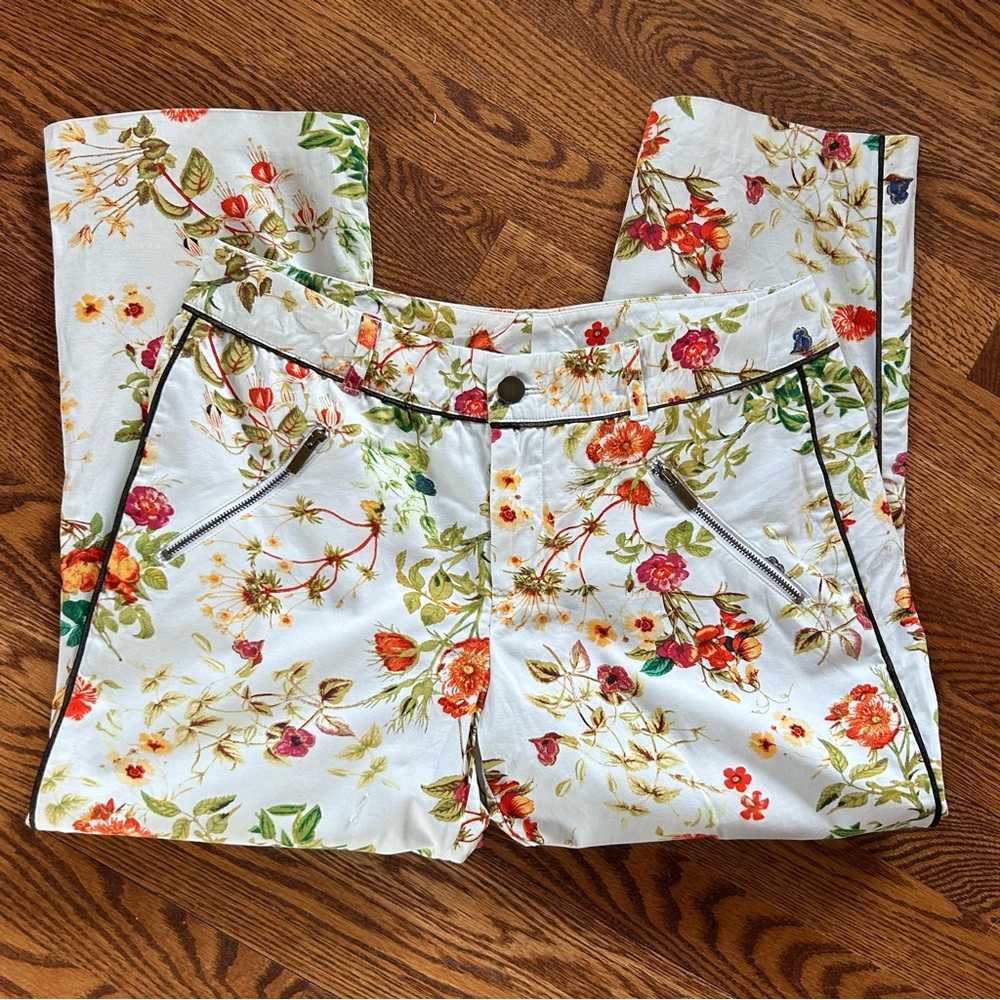Women’s Disney Alice “Through The Looking Glass” White Floral Capri Pants Sz 2